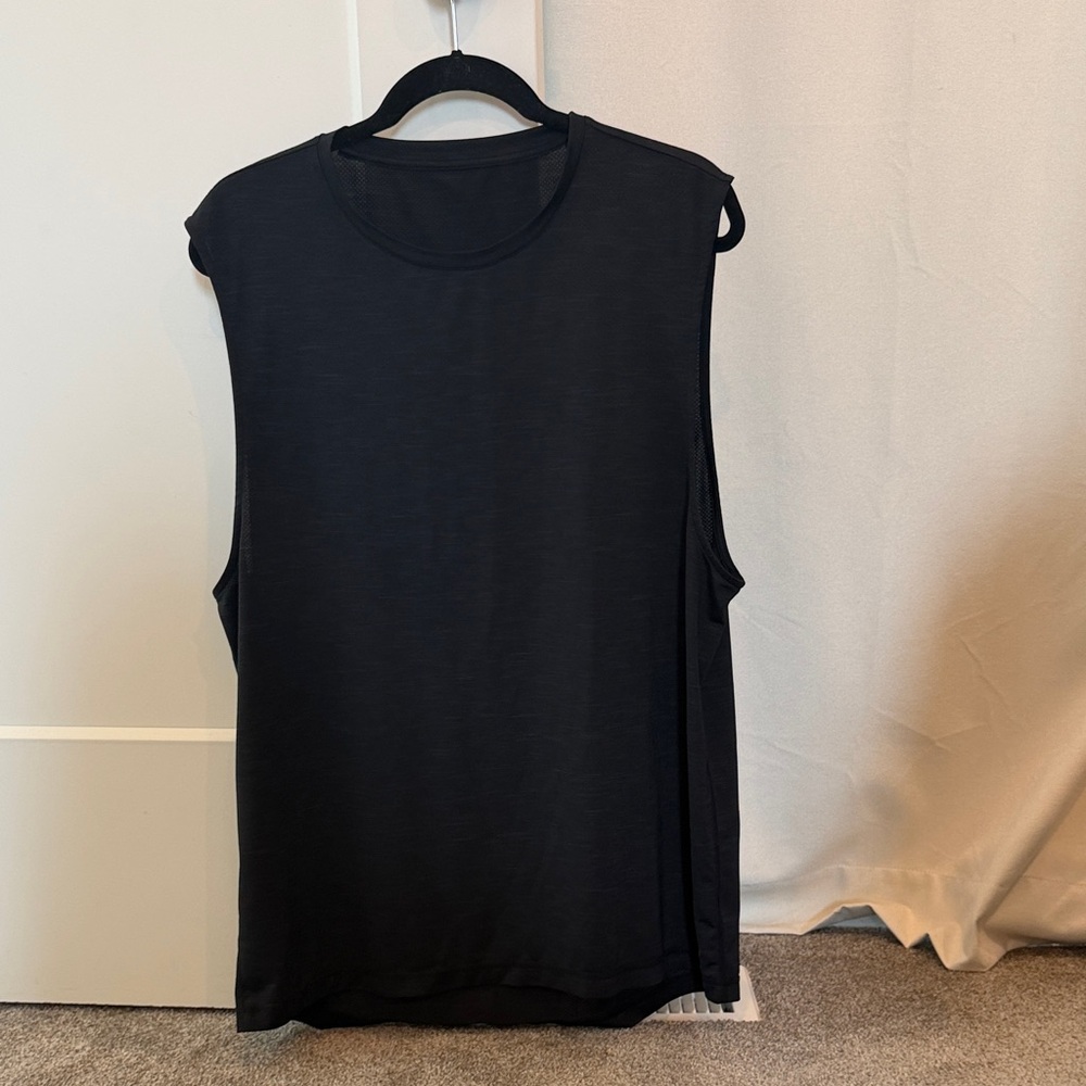 Sleeveless Vuori Black Top